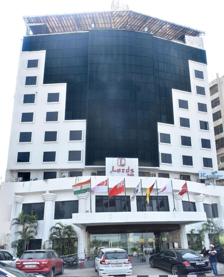 Lords Plaza Surat Otel Dış mekan fotoğraf