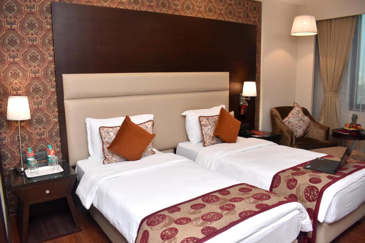 Lords Plaza Surat Otel Dış mekan fotoğraf
