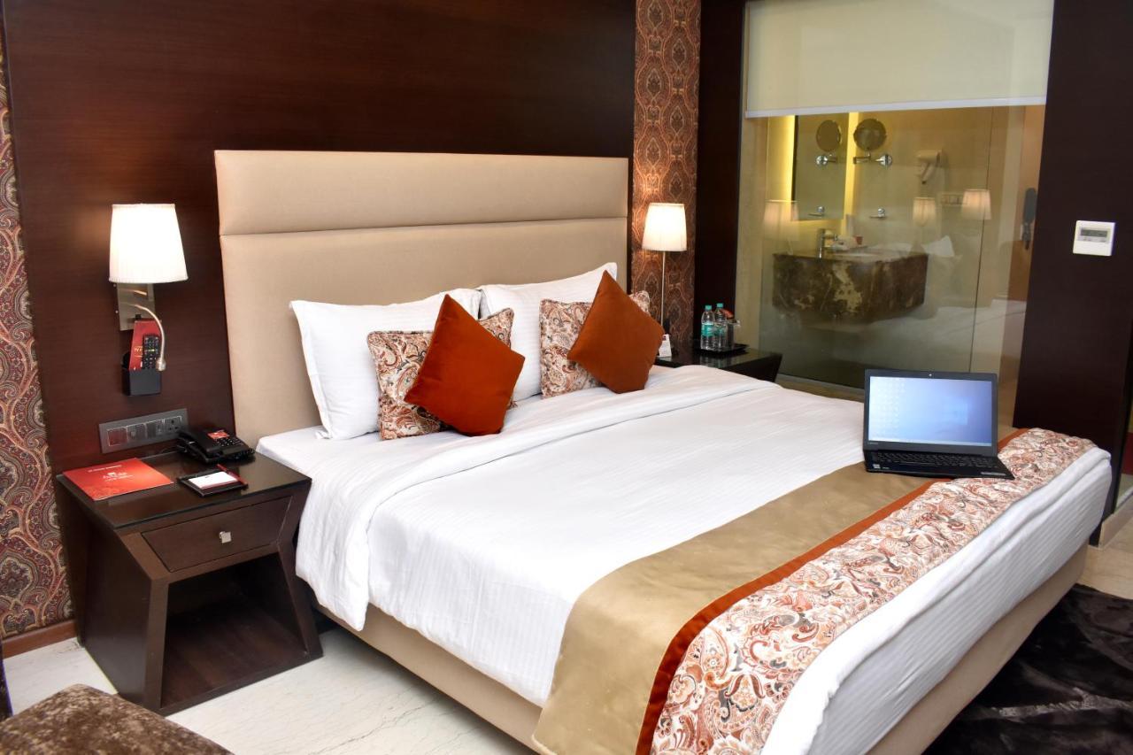 Lords Plaza Surat Otel Dış mekan fotoğraf