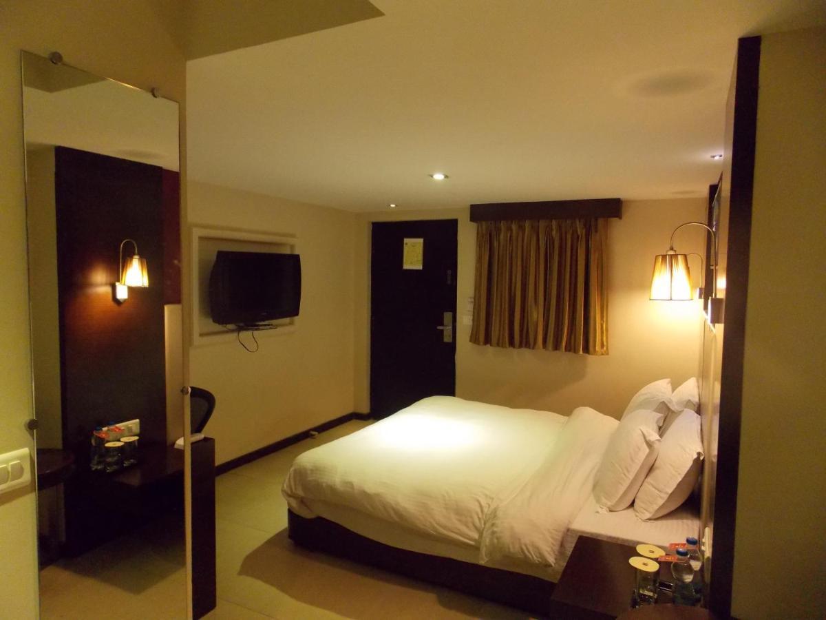 Lords Plaza Surat Otel Dış mekan fotoğraf