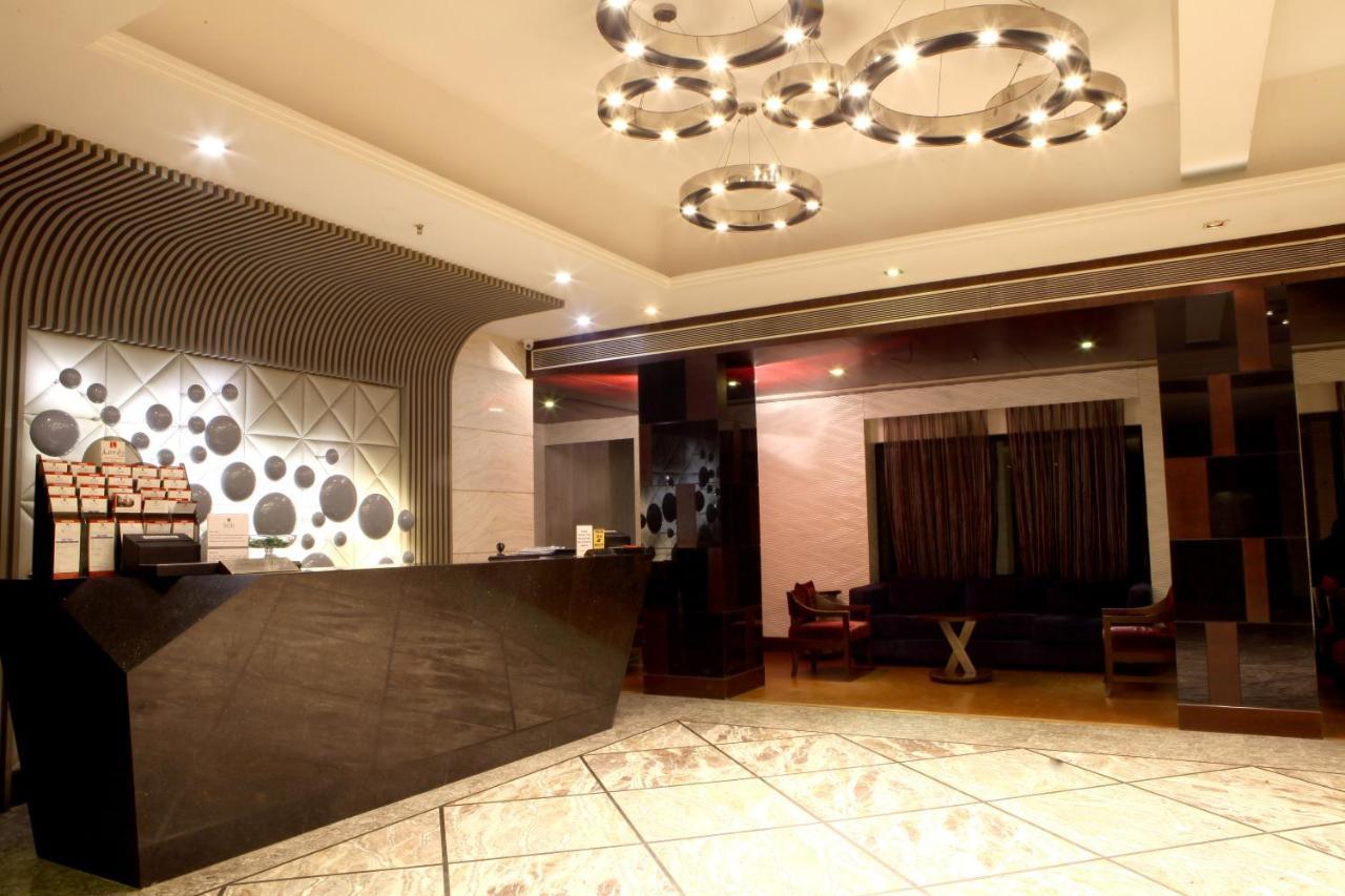 Lords Plaza Surat Otel Dış mekan fotoğraf