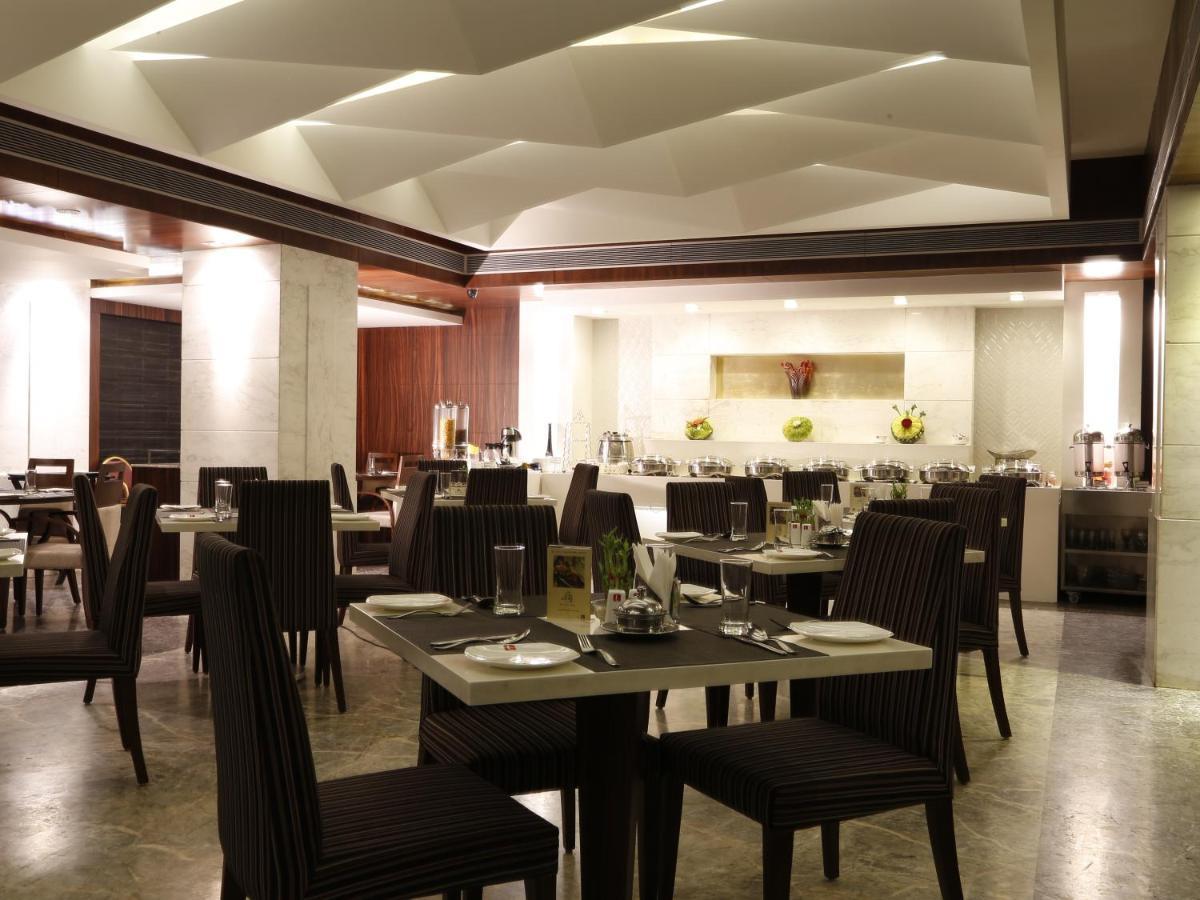 Lords Plaza Surat Otel Dış mekan fotoğraf