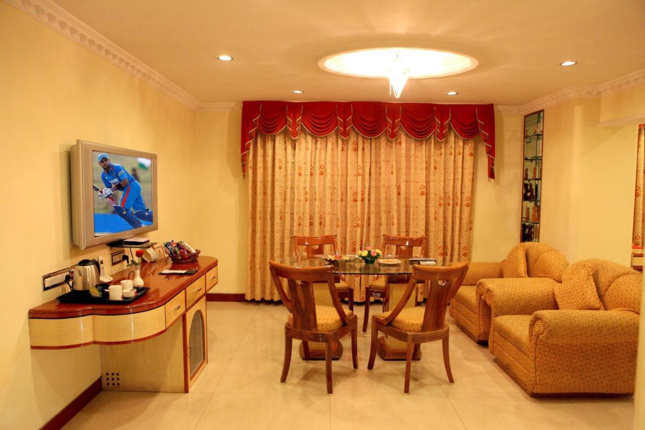 Lords Plaza Surat Otel Dış mekan fotoğraf