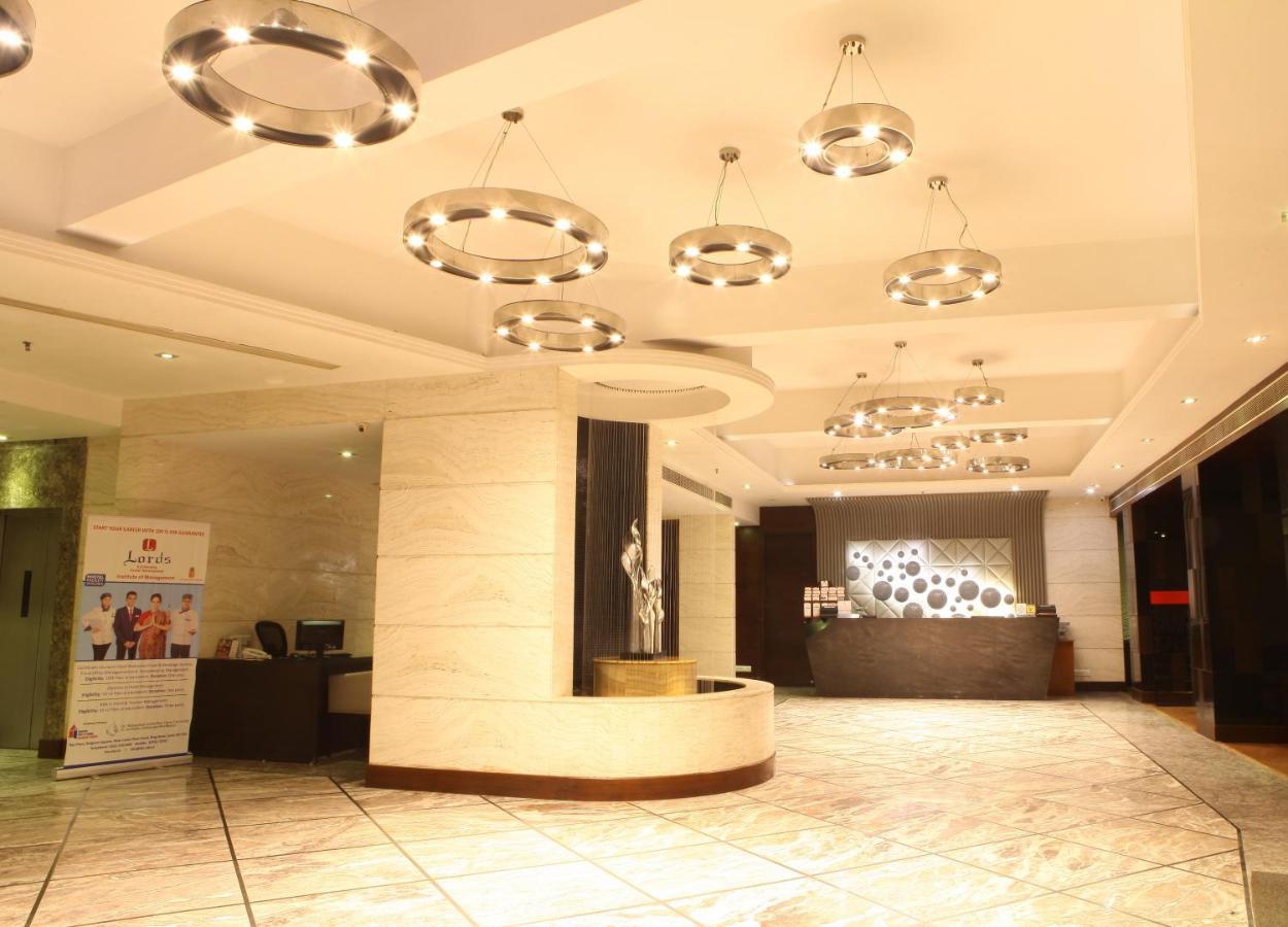 Lords Plaza Surat Otel Dış mekan fotoğraf