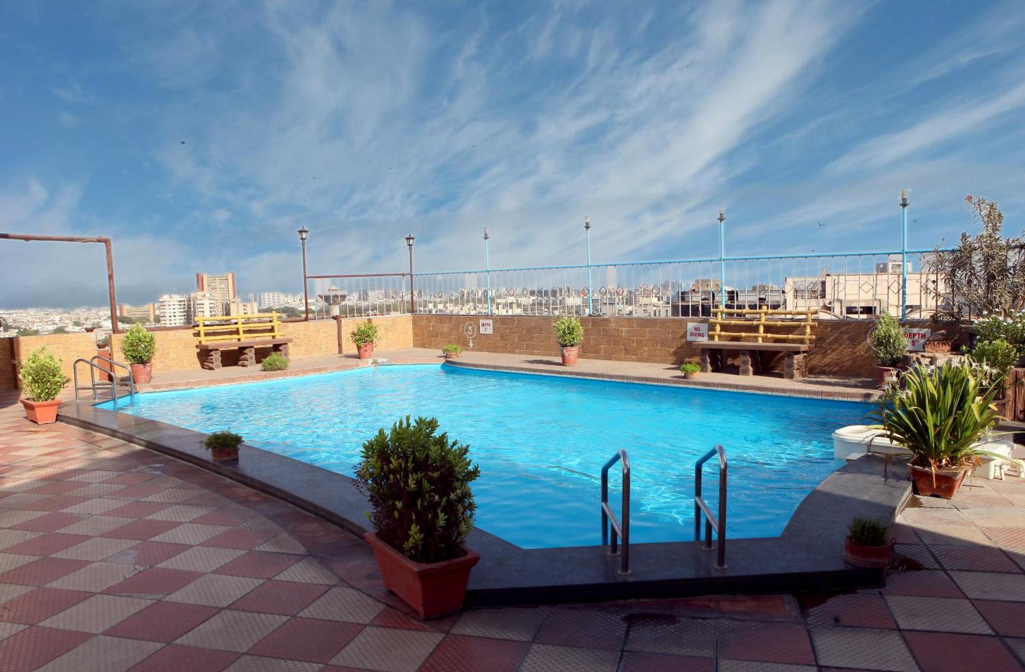 Lords Plaza Surat Otel Dış mekan fotoğraf