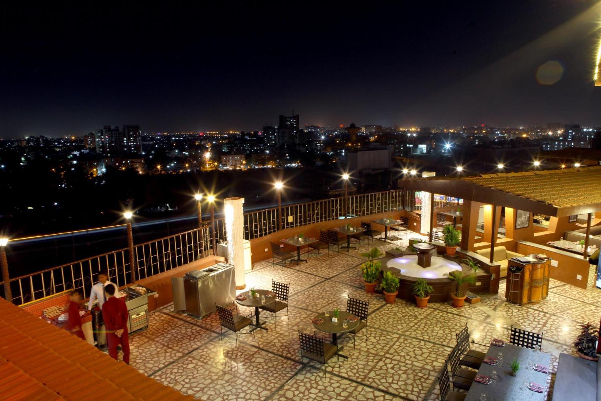 Lords Plaza Surat Otel Dış mekan fotoğraf