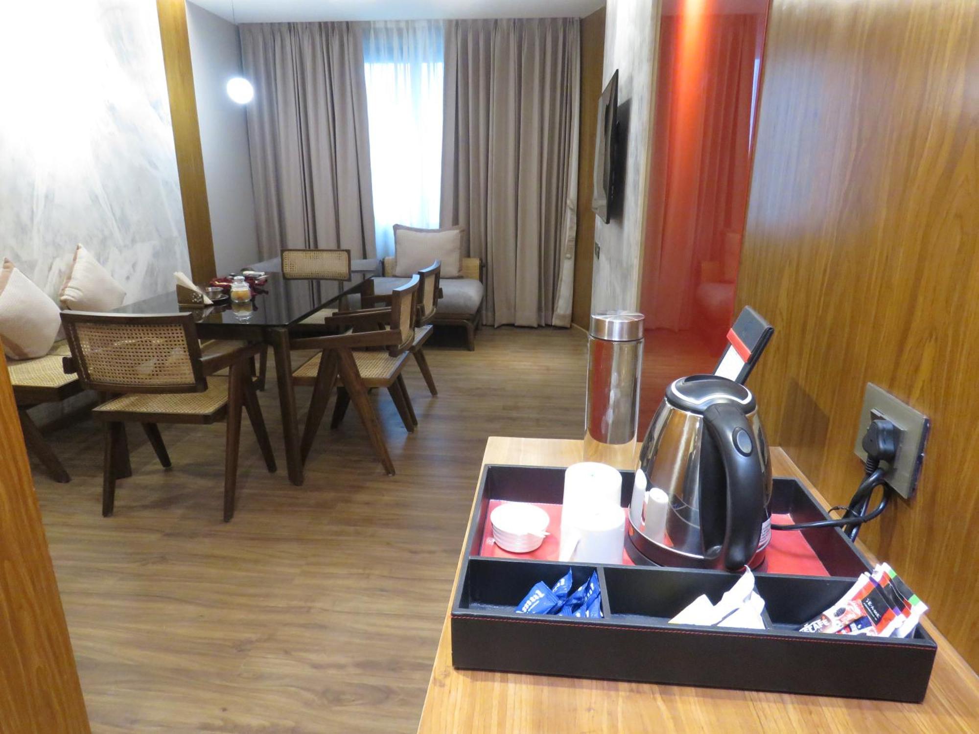 Lords Plaza Surat Otel Dış mekan fotoğraf