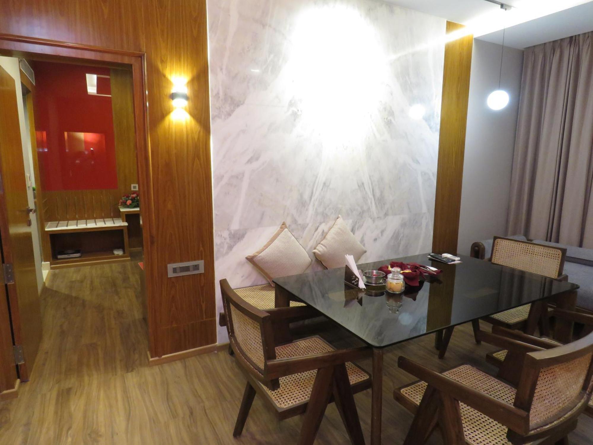 Lords Plaza Surat Otel Dış mekan fotoğraf