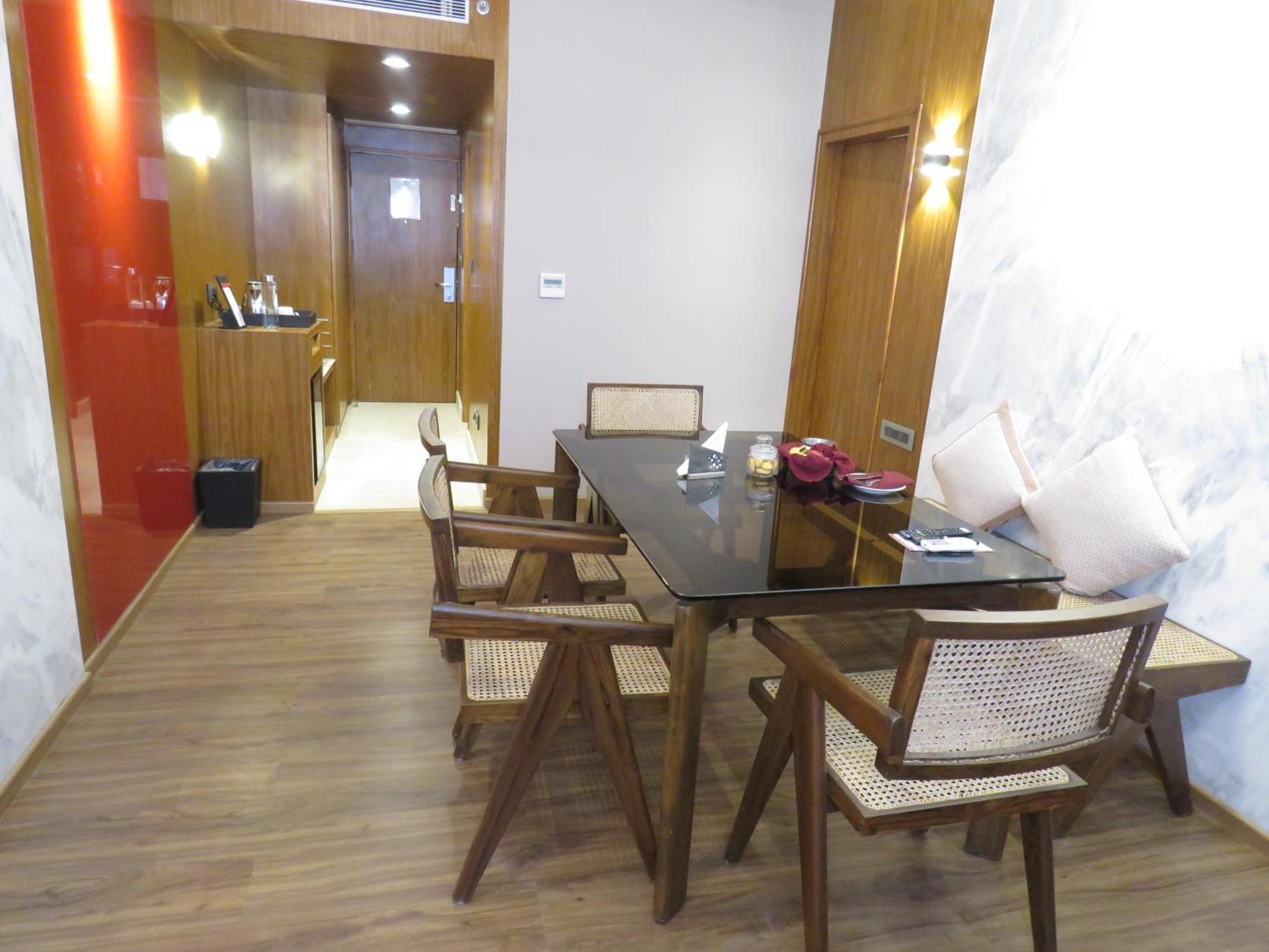 Lords Plaza Surat Otel Dış mekan fotoğraf
