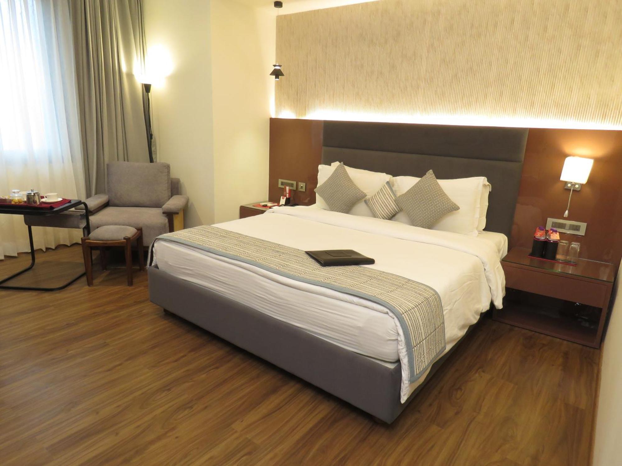 Lords Plaza Surat Otel Dış mekan fotoğraf