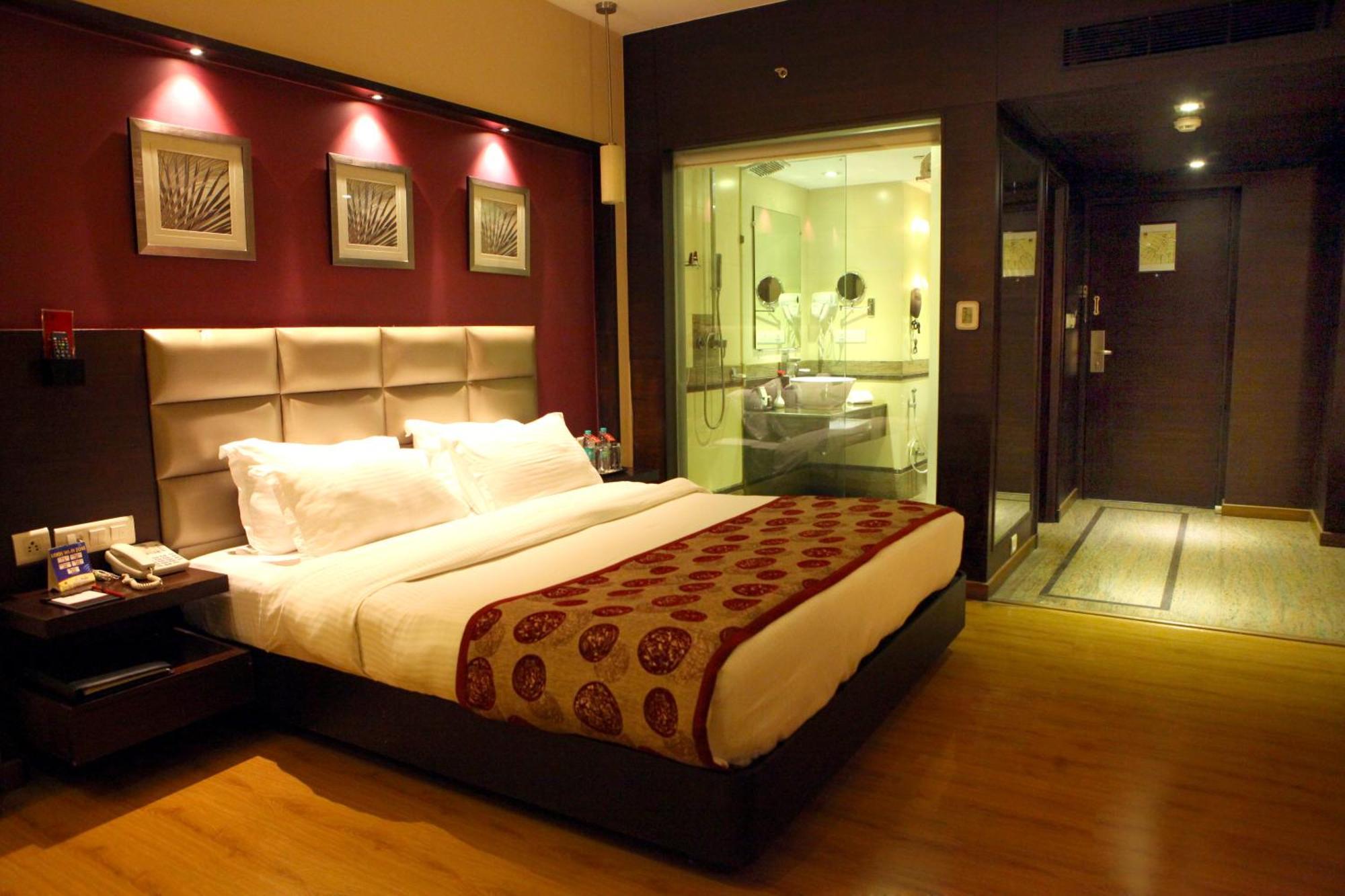 Lords Plaza Surat Otel Dış mekan fotoğraf