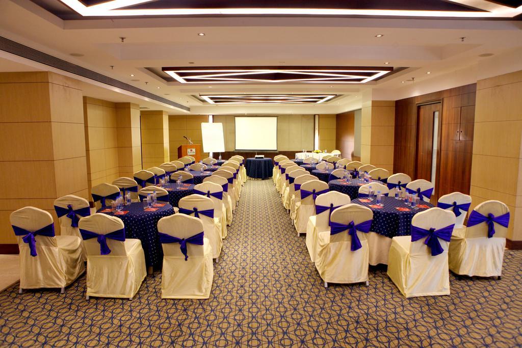 Lords Plaza Surat Otel Dış mekan fotoğraf