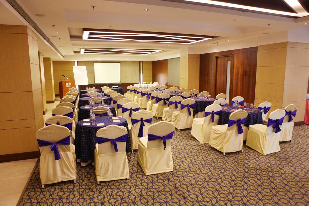 Lords Plaza Surat Otel Dış mekan fotoğraf