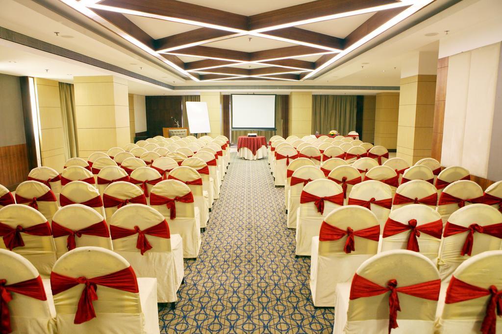 Lords Plaza Surat Otel Dış mekan fotoğraf