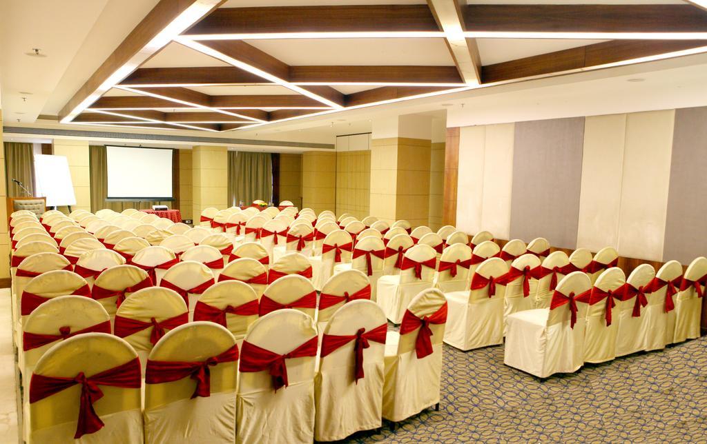 Lords Plaza Surat Otel Dış mekan fotoğraf