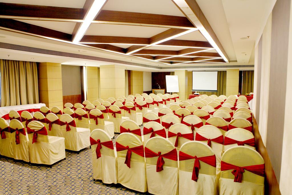 Lords Plaza Surat Otel Dış mekan fotoğraf