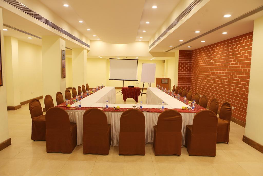 Lords Plaza Surat Otel Dış mekan fotoğraf