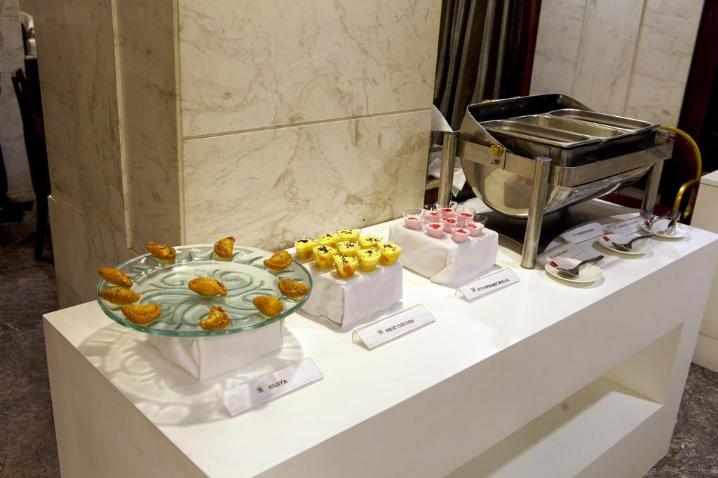 Lords Plaza Surat Otel Dış mekan fotoğraf