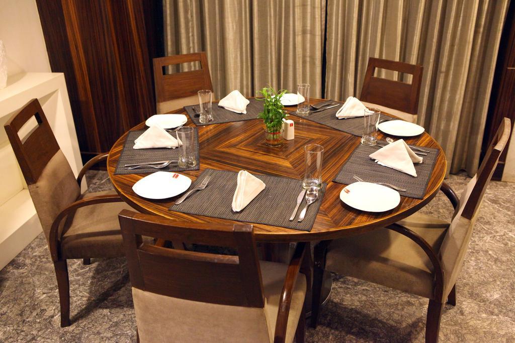 Lords Plaza Surat Otel Dış mekan fotoğraf