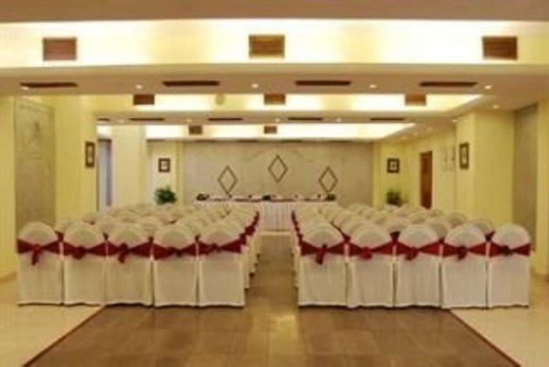 Lords Plaza Surat Otel Dış mekan fotoğraf