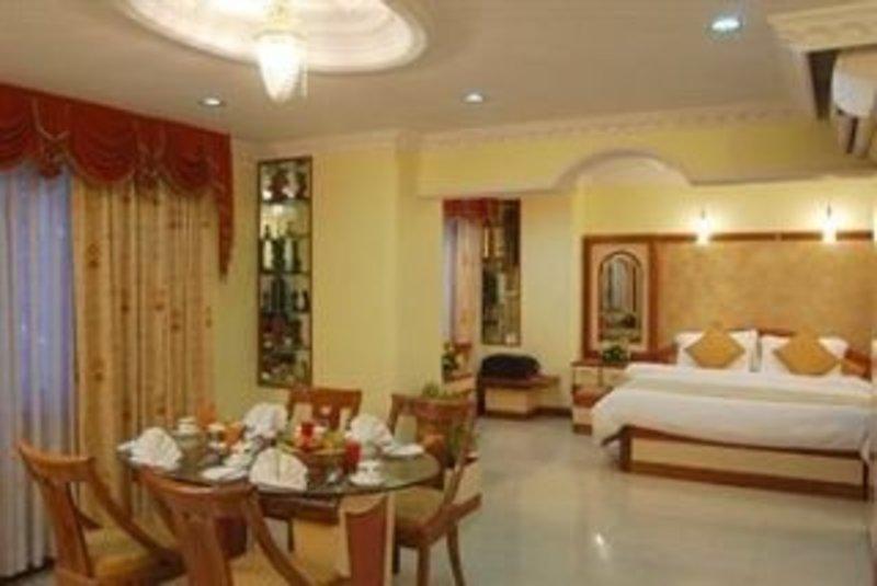 Lords Plaza Surat Otel Dış mekan fotoğraf