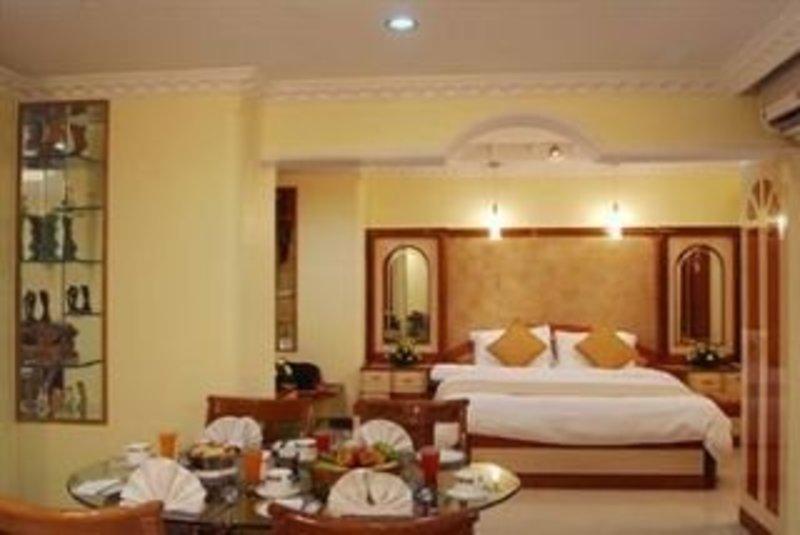 Lords Plaza Surat Otel Dış mekan fotoğraf