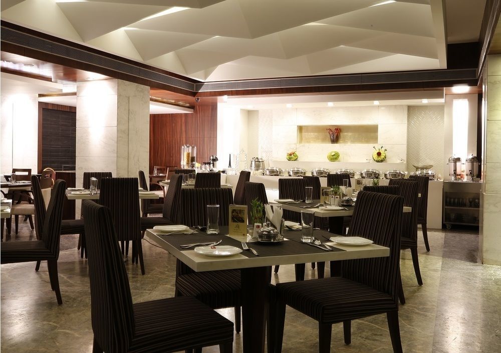 Lords Plaza Surat Otel Dış mekan fotoğraf