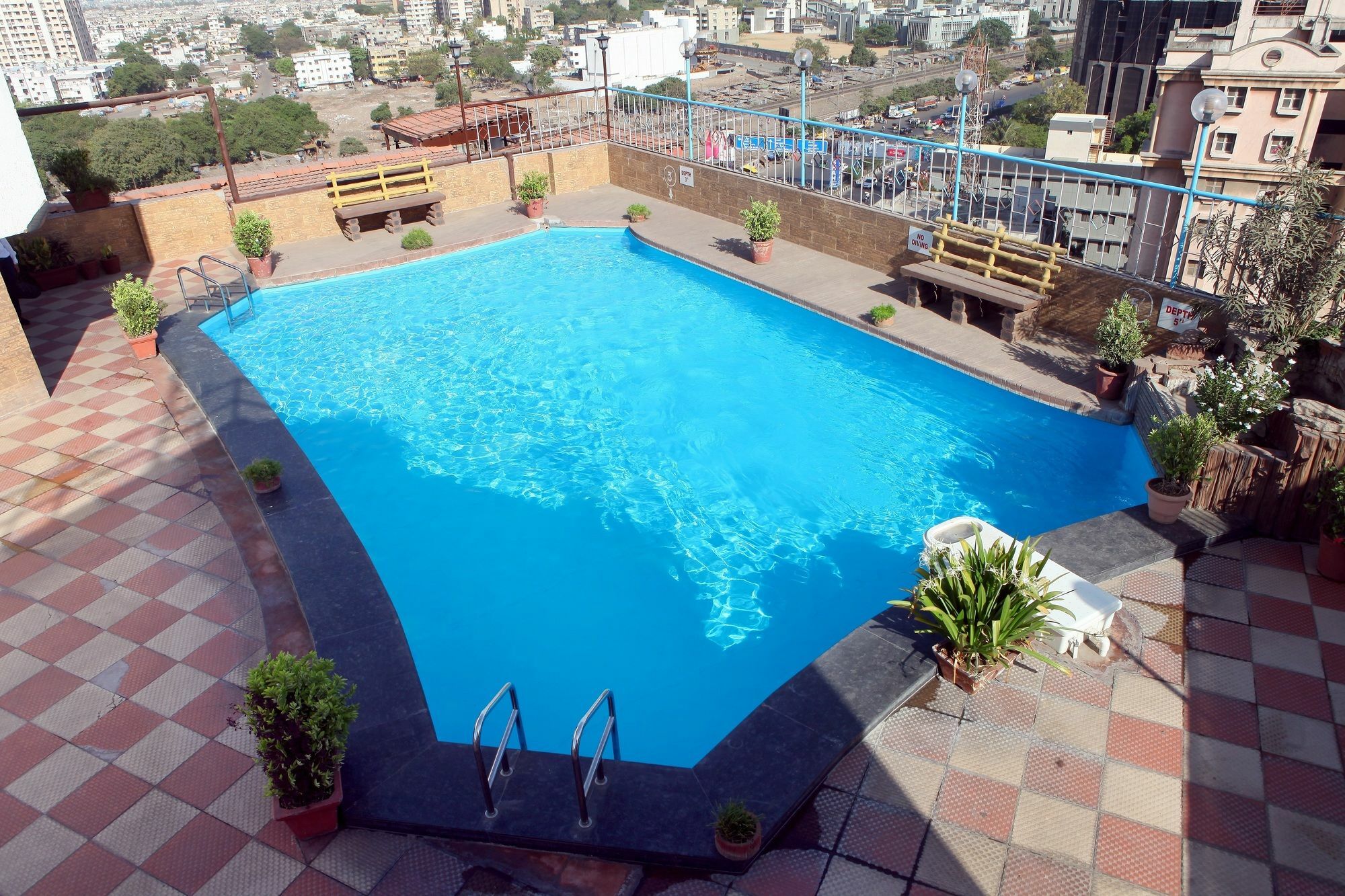 Lords Plaza Surat Otel Dış mekan fotoğraf